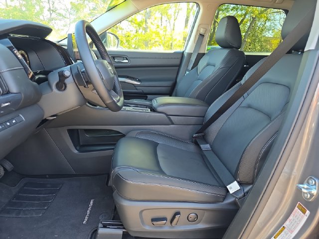 Used 2026 Nissan Pathfinder SL FWD image 10