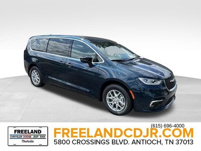 New 2025 Chrysler Pacifica Select