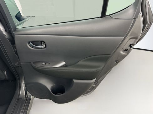 Used 2025 Nissan Leaf S image 30