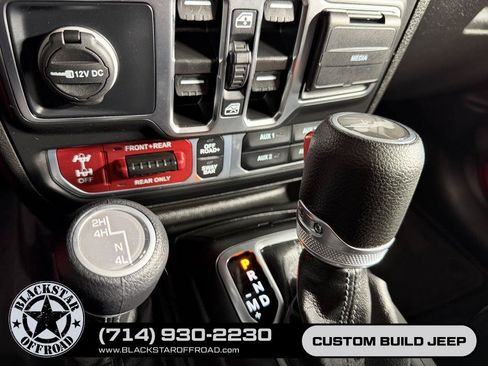 Used 2025 Jeep Wrangler Unlimited Rubicon AWD/4WD image 32