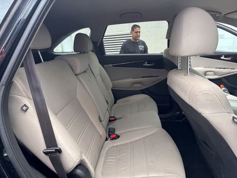 Used 2020 Kia Sorento S FWD image 18