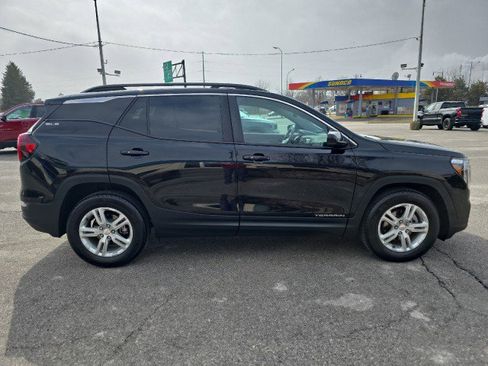 Used 2023 GMC Terrain SLE w/ Driver Convenience Package image 6