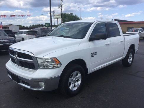 Used 2019 RAM 1500 Classic SLT w/ Luxury Group AWD/4WD image 1
