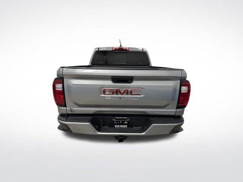 Used 2024 GMC Canyon Denali image 15