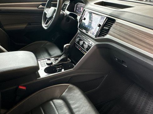 Used 2021 Volkswagen Atlas SEL Premium image 18