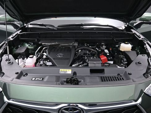 Certified 2025 Toyota Highlander Platinum image 41