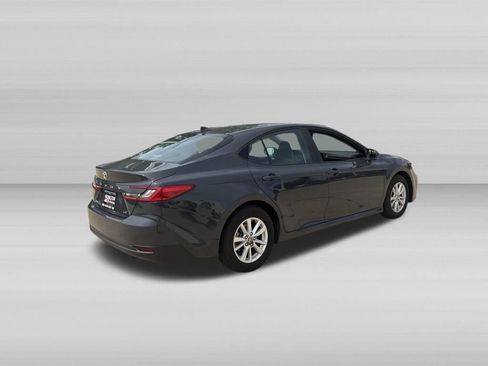 Used 2025 Toyota Camry LE FWD image 4