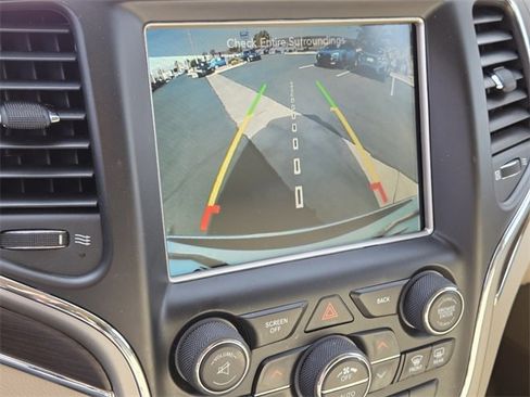 Used 2017 Jeep Grand Cherokee Overland image 22