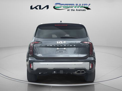 Used 2024 Kia Telluride EX w/ EX Captain's Chair Package FWD image 5