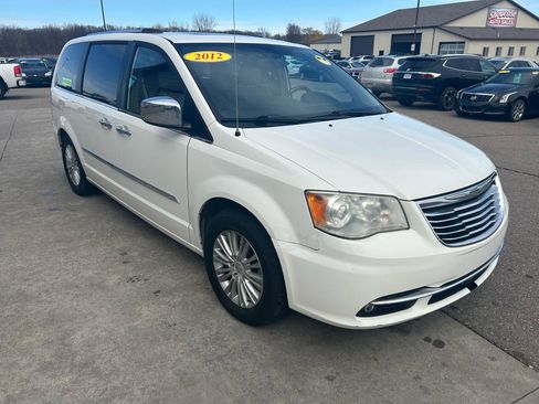 Used 2012 Chrysler Town & Country Limited w/ Luxury Group image 3