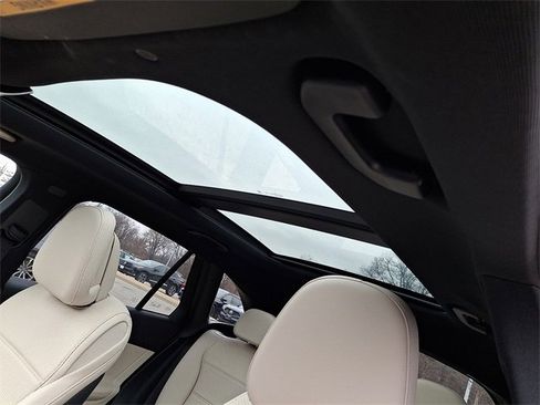 Used 2025 Mercedes-Benz GLC 300 4MATIC image 15