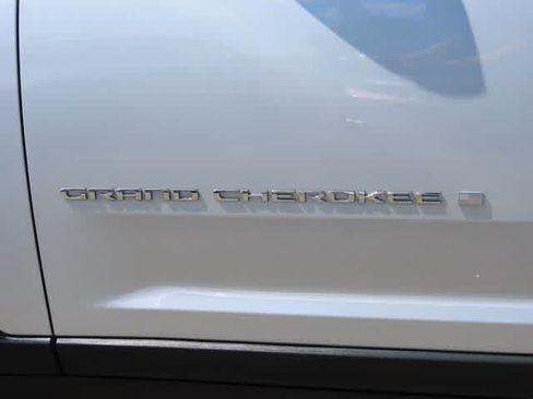 Used 2022 Jeep Grand Cherokee L Laredo w/ Luxury Tech Group I AWD/4WD image 7