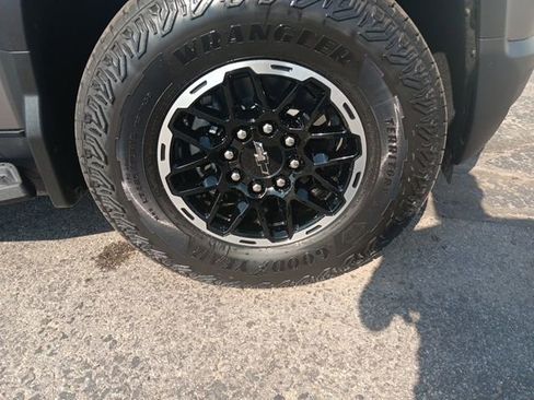 New 2026 Chevrolet Silverado EV Trail Boss w/ Premium Package AWD/4WD image 9