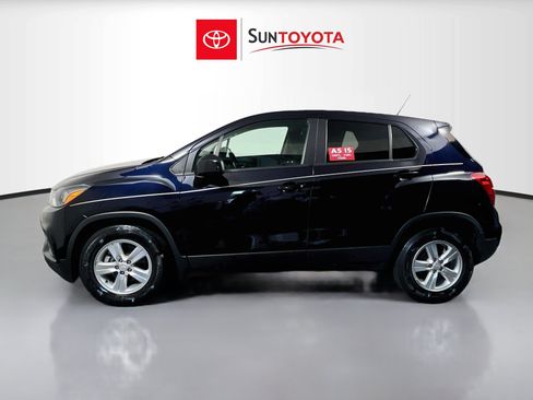 Used 2022 Chevrolet Trax LS w/ Tint and Cruise Package FWD image 7