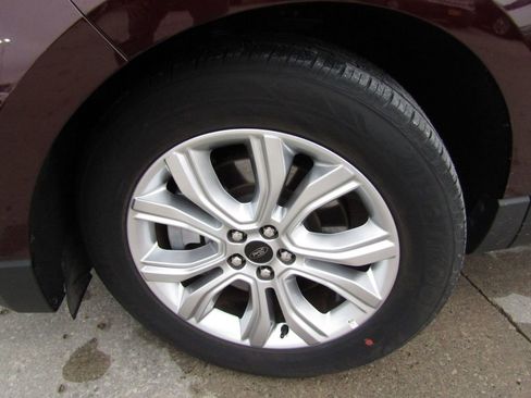 Used 2024 Ford Edge Titanium image 28