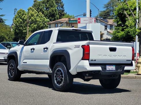 Certified 2025 Toyota Tacoma TRD Off-Road AWD/4WD image 8