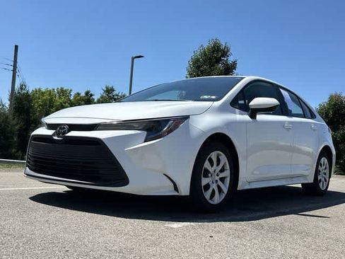 Used 2025 Toyota Corolla LE FWD image 17