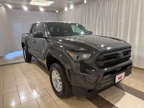 Certified 2025 Toyota Tacoma SR5 AWD/4WD image 5