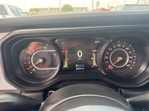 Used 2025 Jeep Wrangler Unlimited Sahara AWD/4WD image 13