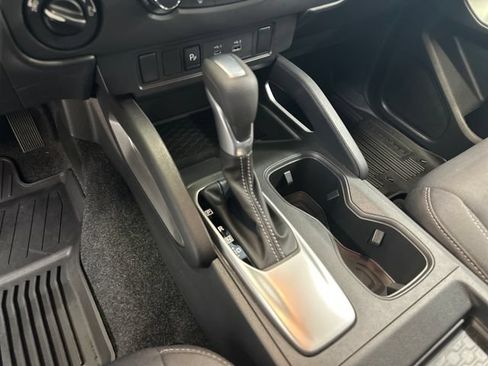 Used 2025 Nissan Frontier SV AWD/4WD image 27