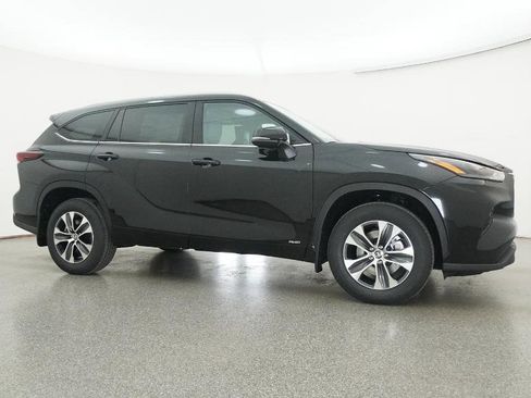 New 2026 Toyota Highlander XLE image 33