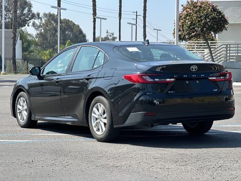 Used 2025 Toyota Camry LE image 3