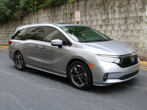 Used 2021 Honda Odyssey Elite image 3