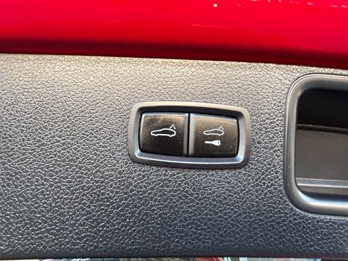 Used 2023 Porsche Macan AWD/4WD image 28