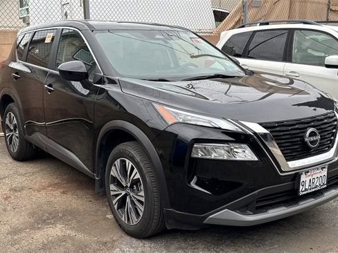 Used 2023 Nissan Rogue SV image 2