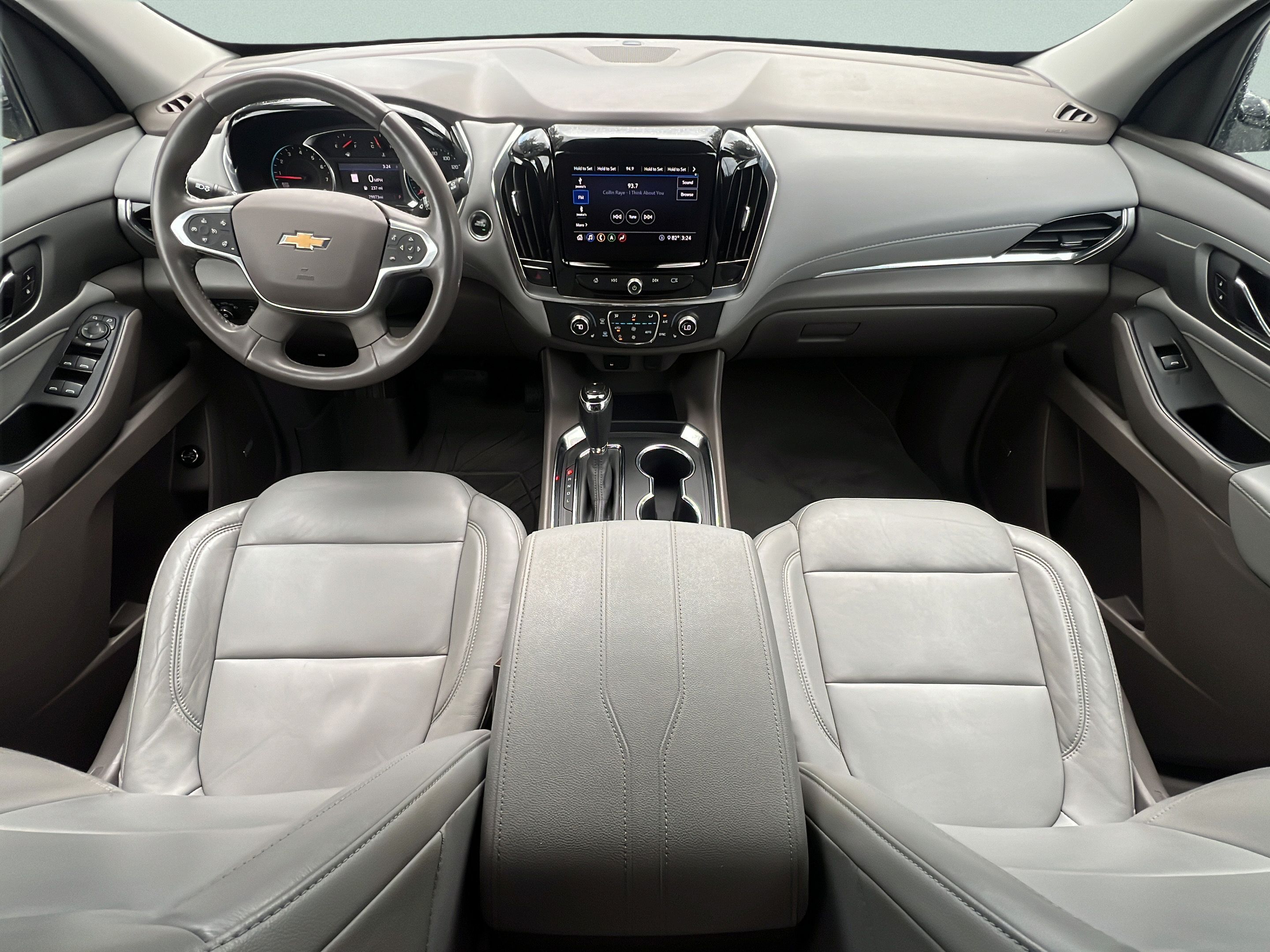 Used 2020 Chevrolet Traverse LT w/ LT Premium Package FWD image 9