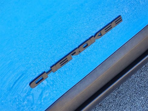 Used 2023 Jeep Cherokee Trailhawk image 11