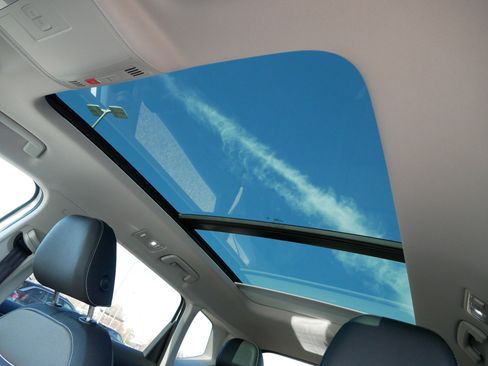 Used 2024 Volkswagen Taos SEL image 35