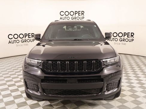 Used 2023 Jeep Grand Cherokee L Laredo image 9