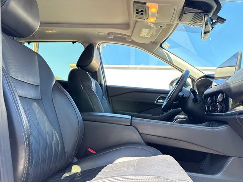 Certified 2024 Nissan Rogue Platinum w/ Platinum Premium Package FWD image 35