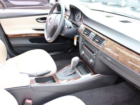 Used 2010 BMW 328i Sedan w/ Premium Pkg RWD image 12