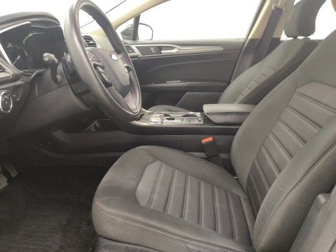 Used 2019 Ford Fusion SE FWD image 17