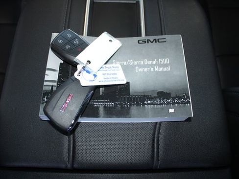 Used 2022 GMC Sierra 1500 SLT w/ SLT Premium Plus Package image 29