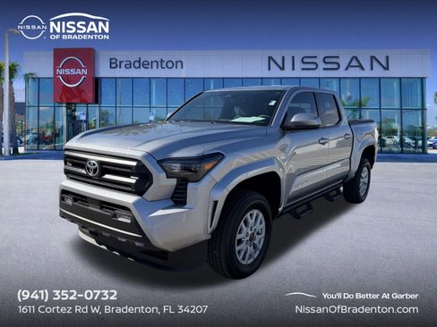 Used 2025 Toyota Tacoma SR5 image 1