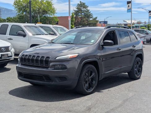 Used 2016 Jeep Cherokee Sport w/ Cold Weather Group AWD/4WD image 9