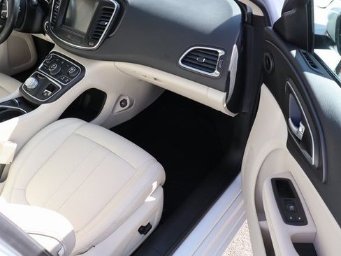 Used 2017 Chrysler 200 Limited Platinum w/ Comfort & Convenience Group image 44