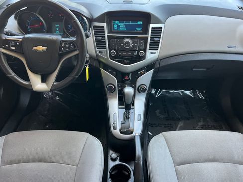 Used 2012 Chevrolet Cruze LT FWD image 4