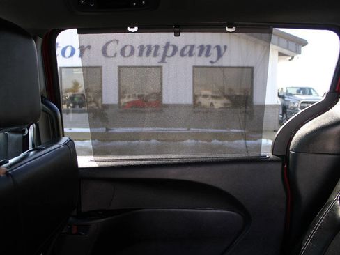 Used 2025 Chrysler Pacifica Select image 10