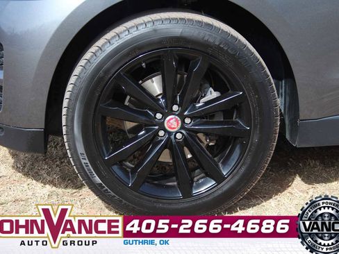 Used 2018 Jaguar F-PACE Premium image 13