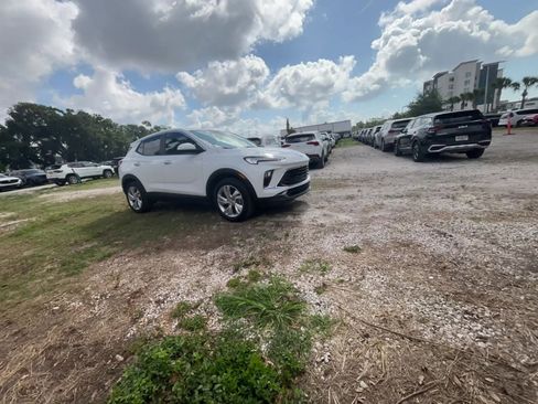 Used 2025 Buick Encore GX Preferred FWD image 16