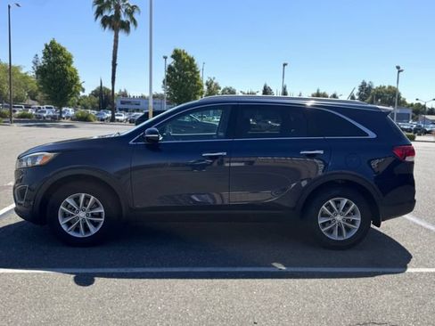 Used 2017 Kia Sorento FWD image 8