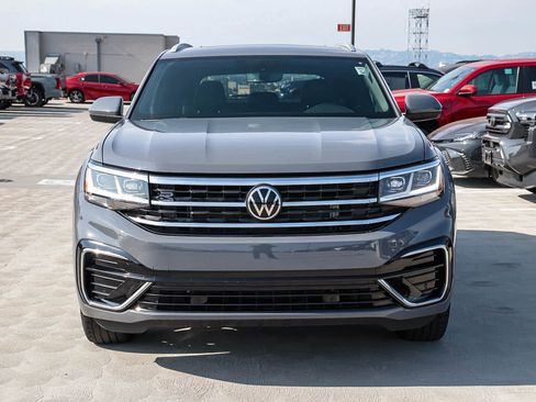 Used 2021 Volkswagen Atlas Cross Sport SE w/ Panoramic Sunroof Package image 2