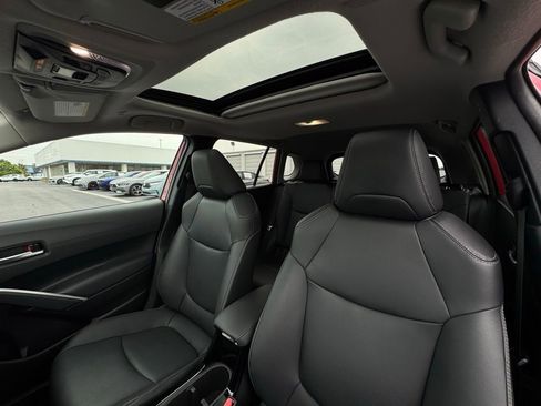 Used 2023 Toyota Corolla Cross XLE w/ Convenience Package FWD image 20
