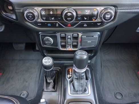 Used 2024 Jeep Wrangler Unlimited Sahara AWD/4WD image 19