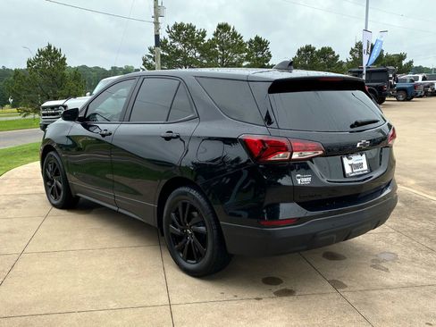 Used 2024 Chevrolet Equinox LS w/ LS Convenience Package FWD image 4