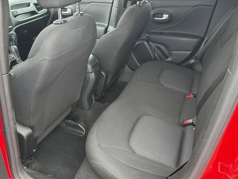 Used 2023 Jeep Renegade Latitude image 9